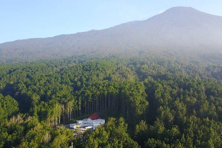 Balai Kebun Raya Baturraden Banyumas yang terletak di lereng Gunung Slamet, tepatnya di Desa Kemutug Lor Kecamatan Baturraden Banyumas. (photo dok Gatot)