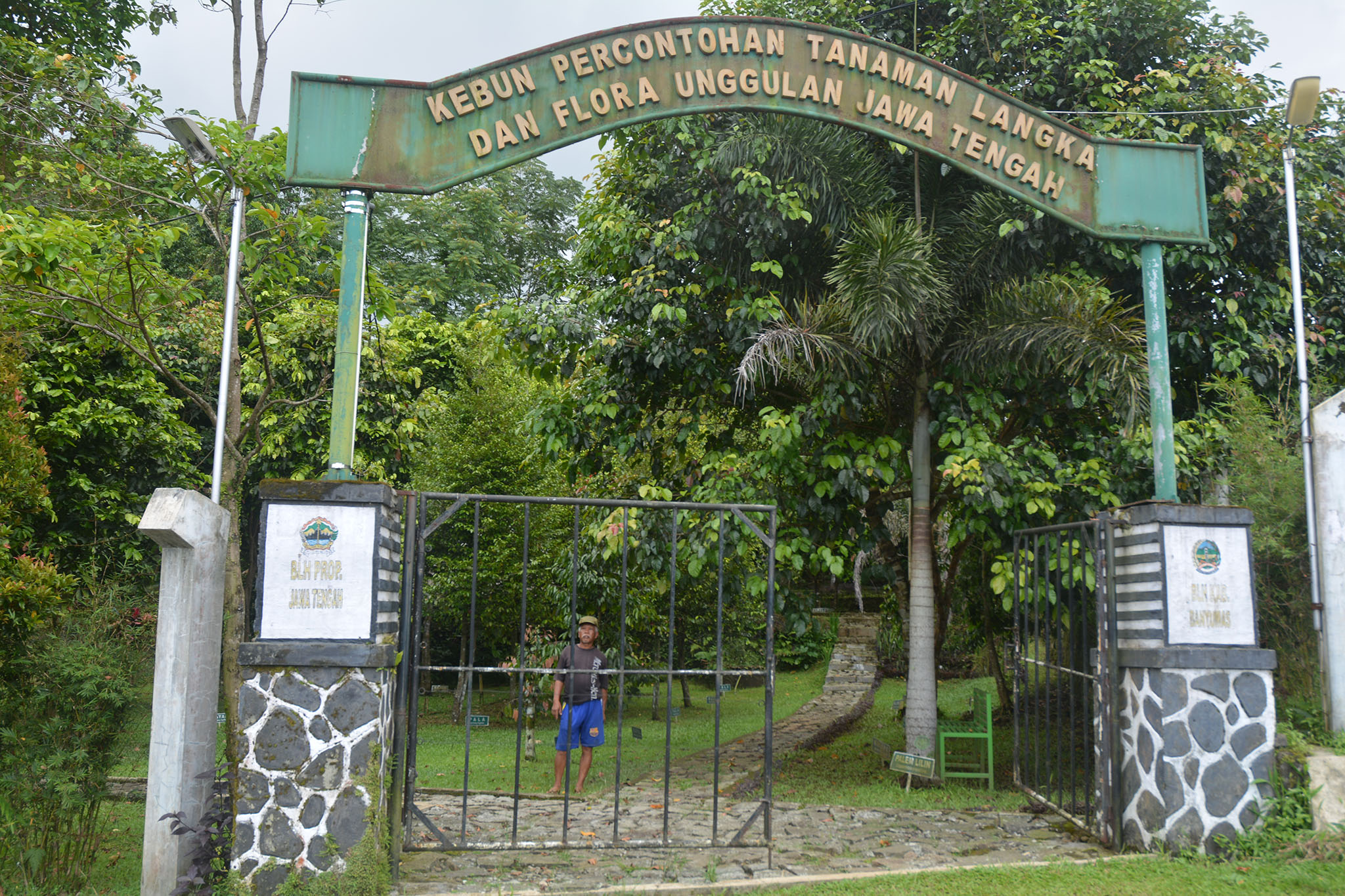 Gerbang Taman Keanekaragaman Hayati (Kehati) yang berada di Desa Kemutug Lor, Baturraden, Banyumas. Foto - L Darmawan:Mongabay Indonesia
