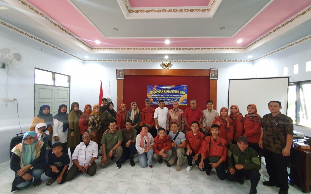 Tamu Dari Barat, Pemdes Kemutug Lor Sambut Pemdes Mekarharja, Kecamatan Purwaharja Kota Banjar Jawa Barat dalam Kunjungan Kerja