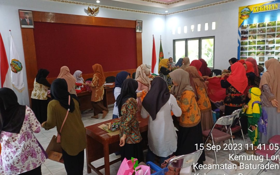Sulap Limbah Rumah Tangga jadi Nilai Ekonomis, PKK Kemutug Lor Gelar Pelatihan Kerajinan Tangan untuk Anggota
