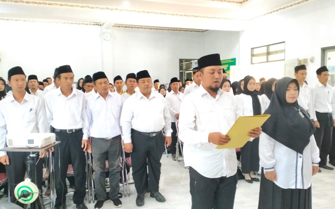 PPS Kemutug Lor Lantik 105 KPPS pada Pemilu 2024