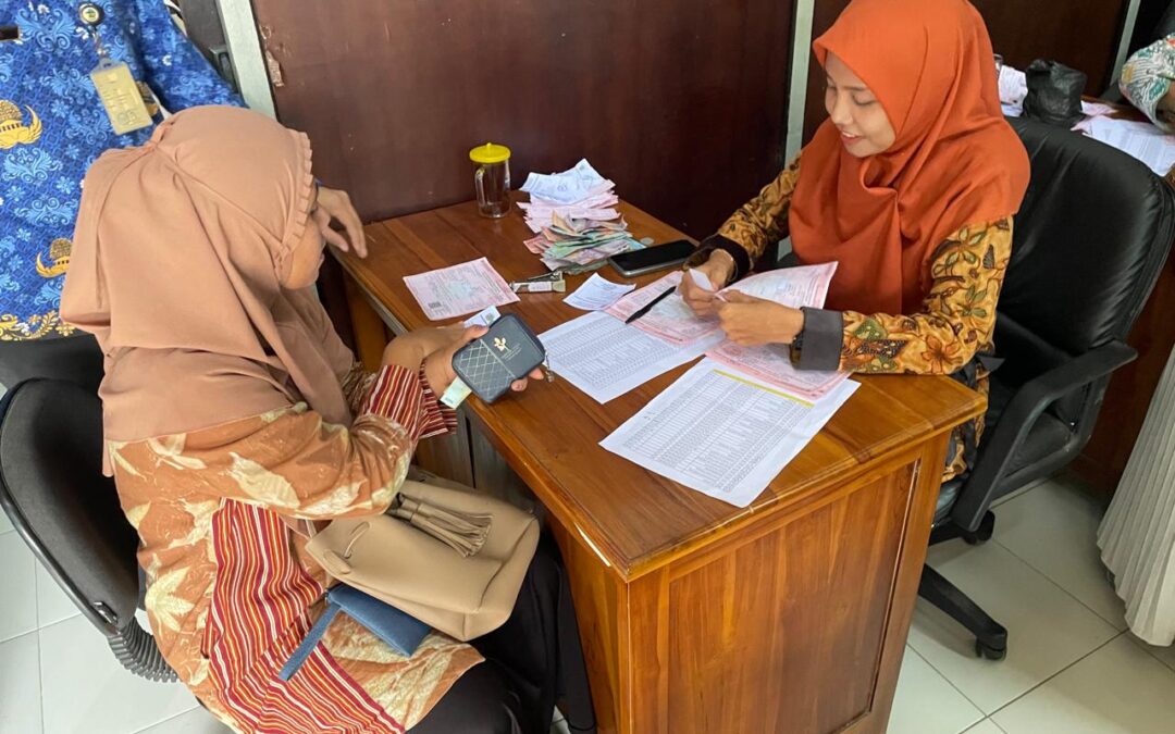 Pembayaran PBB 2024 Kemutug Lor, Warga Antusias dan Tertib.