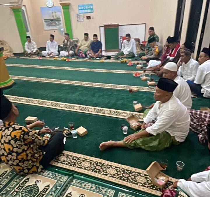 Safari Ramadhan 1447 H/2026 Malam Ketiga, Tarawih Keliling di Masjid Al-Amin RW 02 Berlangsung Khidmat dan Interaktif