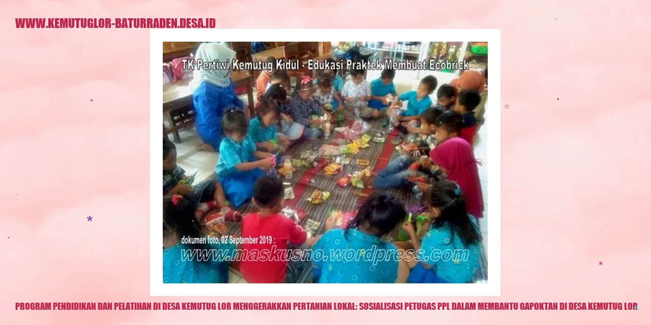 Petugas PPL yang memberikan sosialisasi kepada petani di Desa Kemutug Lor